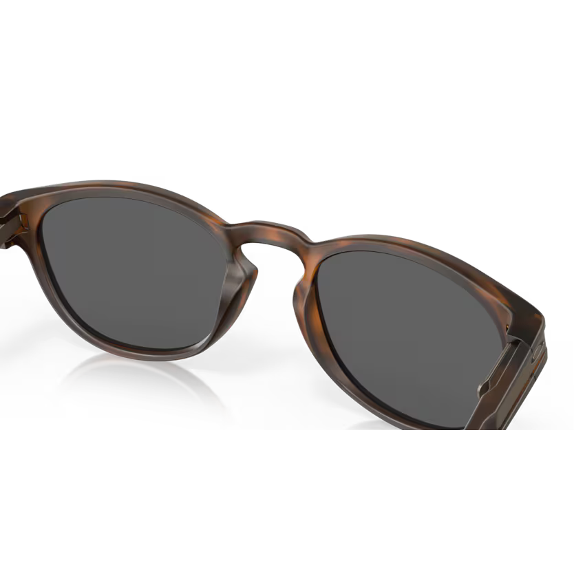 Right view of oakley latch #color_ matte brown