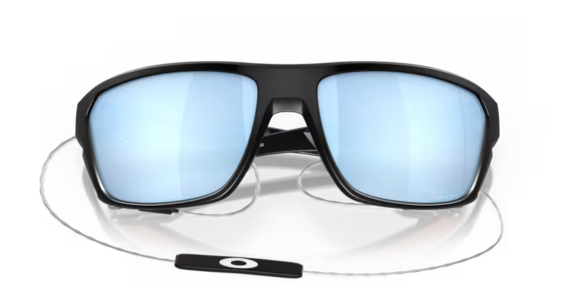 Folded view of oakley split shot #color_ matte black
