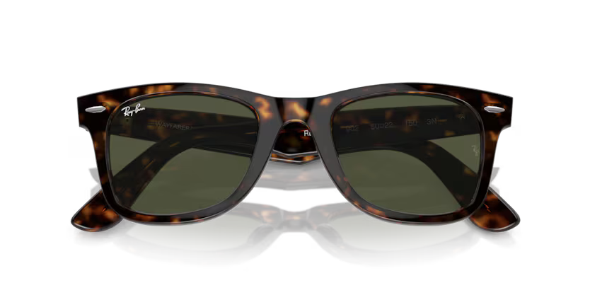 Folded view of rayban wayfarer #color_tortoise