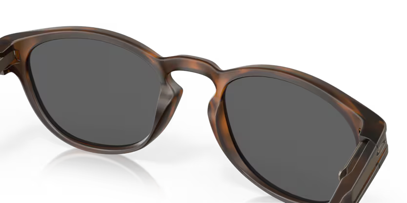 Right view of oakley latch #color_ matte brown